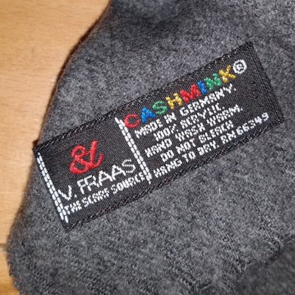 V. Fraas: Cashmink gray scarf W/ fringe. Made in Germany. - Picture 2 of 2